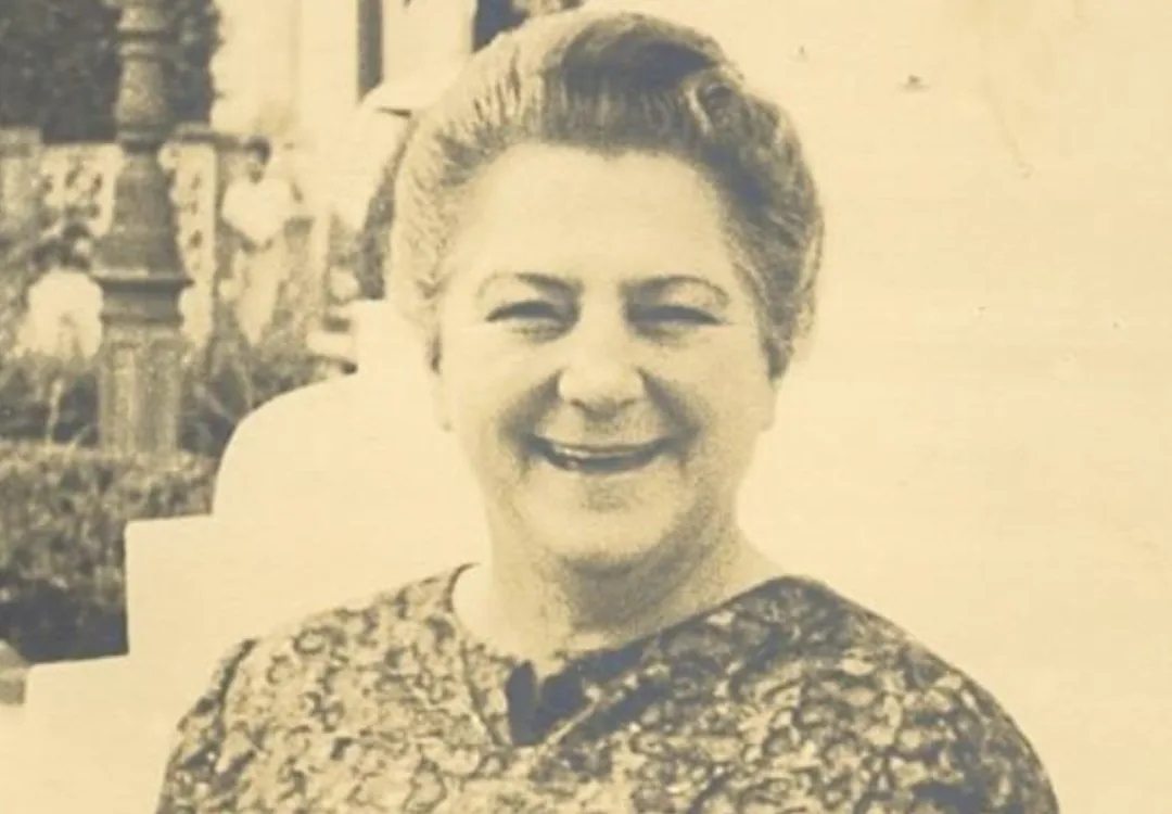 Retrato histórico de Sinhá Moreira sorrindo
